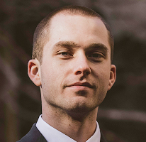 Portrait de Thomas Whitfield, analyste et expert des marchés crypto